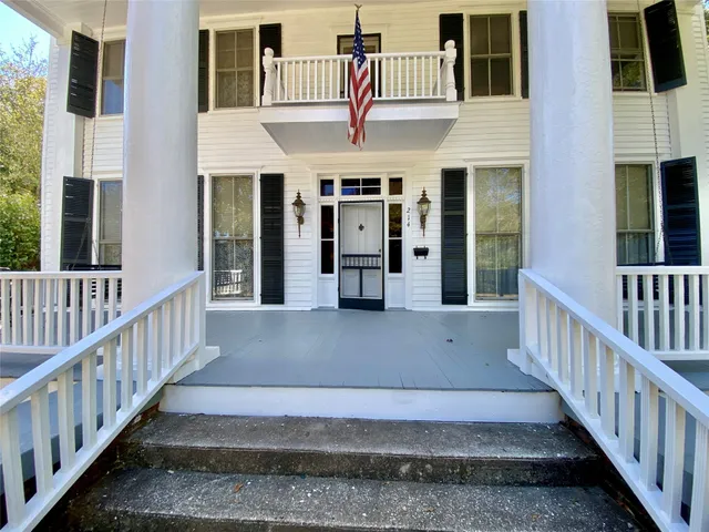 a view of a house with porch