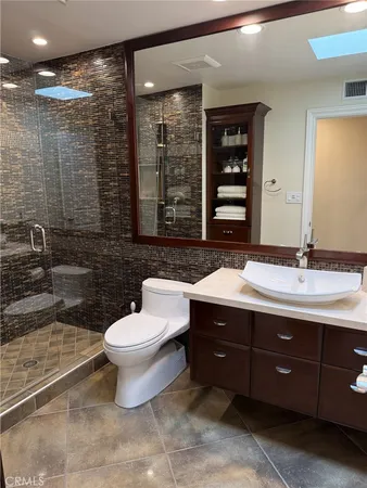 $995,000 | 5255 Zelzah Avenue, Unit 302, Encino, CA 91316