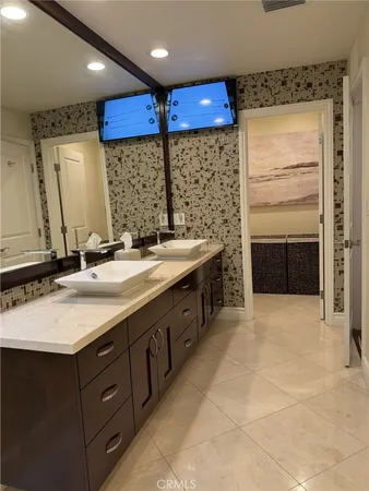 $995,000 | 5255 Zelzah Avenue, Unit 302, Encino, CA 91316
