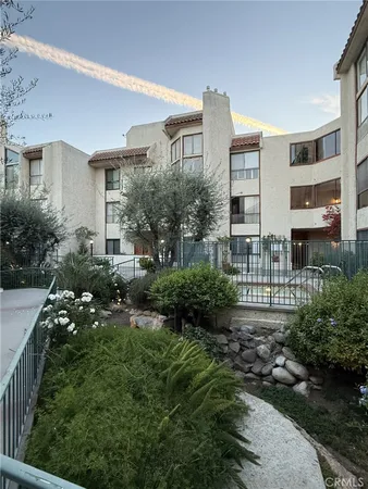 $995,000 | 5255 Zelzah Avenue, Unit 302, Encino, CA 91316