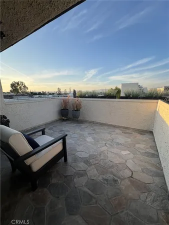 $995,000 | 5255 Zelzah Avenue, Unit 302, Encino, CA 91316