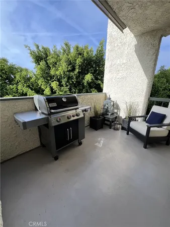 $995,000 | 5255 Zelzah Avenue, Unit 302, Encino, CA 91316