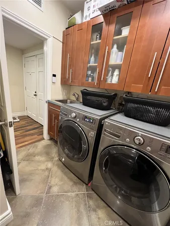 $995,000 | 5255 Zelzah Avenue, Unit 302, Encino, CA 91316