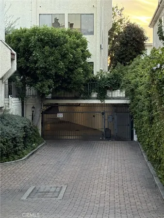 $995,000 | 5255 Zelzah Avenue, Unit 302, Encino, CA 91316