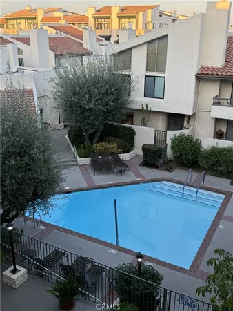 $995,000 | 5255 Zelzah Avenue, Unit 302, Encino, CA 91316