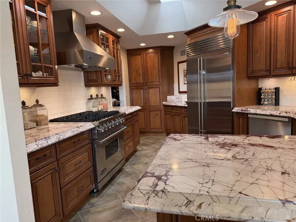 $995,000 | 5255 Zelzah Avenue, Unit 302, Encino, CA 91316