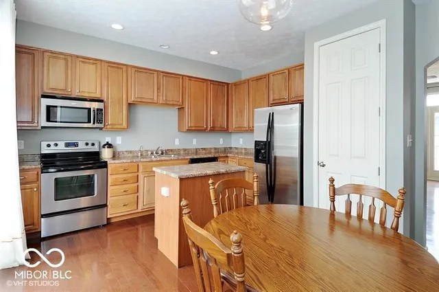 $3,200 | 420 West Main Street, Carmel, IN 46032