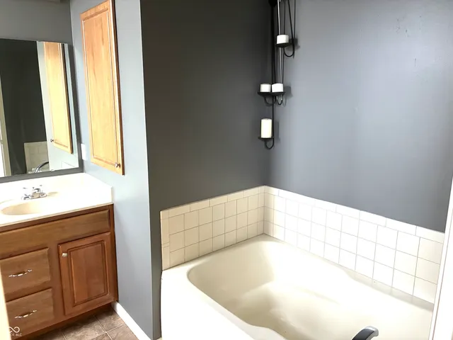 $3,200 | 420 West Main Street, Carmel, IN 46032