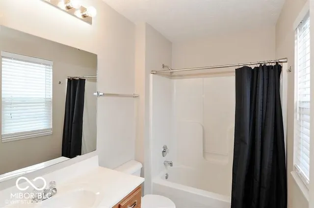 $3,200 | 420 West Main Street, Carmel, IN 46032