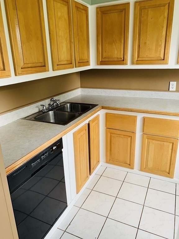 3 Cameron Street Worcester, MA 01604 - Photo 8 of 16 Gallery Image 8