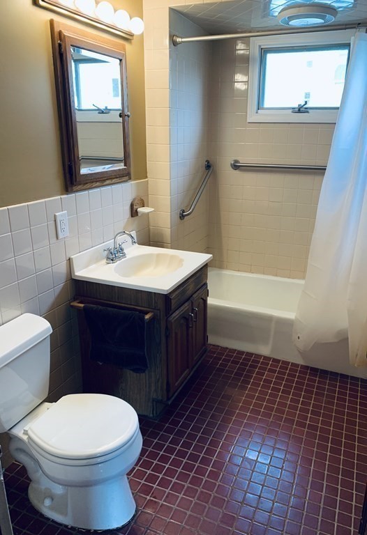 3 Cameron Street Worcester, MA 01604 - Photo 9 of 16 Gallery Image 9