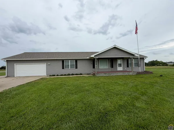 $379,900 | 2624 Garner Road Northwest, Lebo, KS 66856