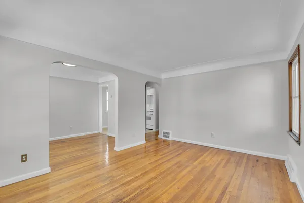 $1,600 | 11319 Tecumseh Avenue, Redford, MI 48239