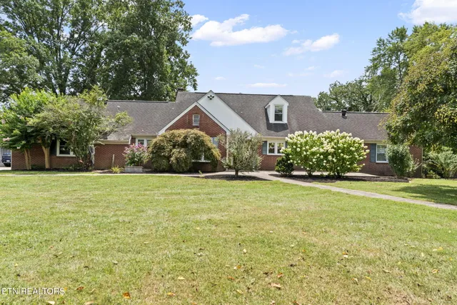 $999,900 | 407 Eagle Bend Lane, Clinton, TN 37716