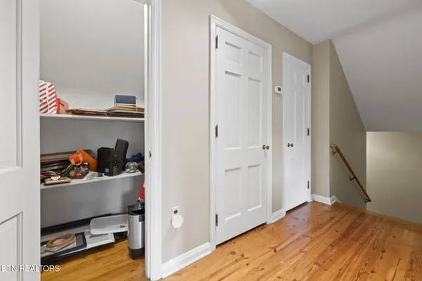 $949,900 | 407 Eagle Bend Lane, Clinton, TN 37716