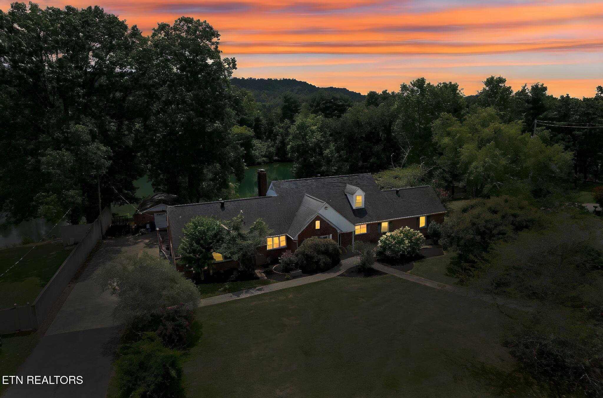 407 Eagle Bend Lane Clinton, TN 37716 - Photo 3 of 58 5-web-or-mls-4-print-DJI_0399 day to dus