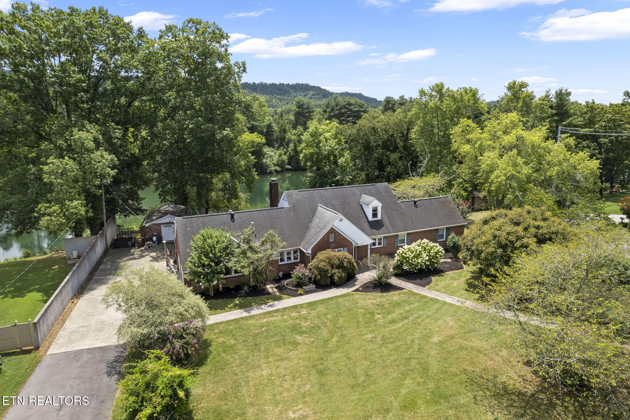 407 Eagle Bend Lane Clinton, TN 37716 - Photo 4 of 58 4-web-or-mls-DJI_0399