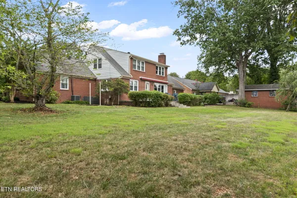 $949,900 | 407 Eagle Bend Lane, Clinton, TN 37716