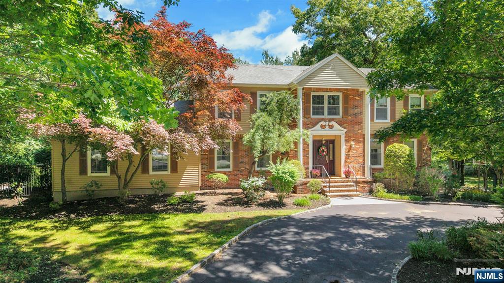 10 Moonshadow Court Butler, NJ 07405 - Photo 3 of 47