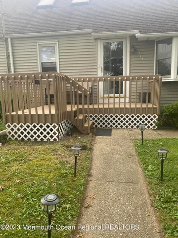 a view of back yard of the house