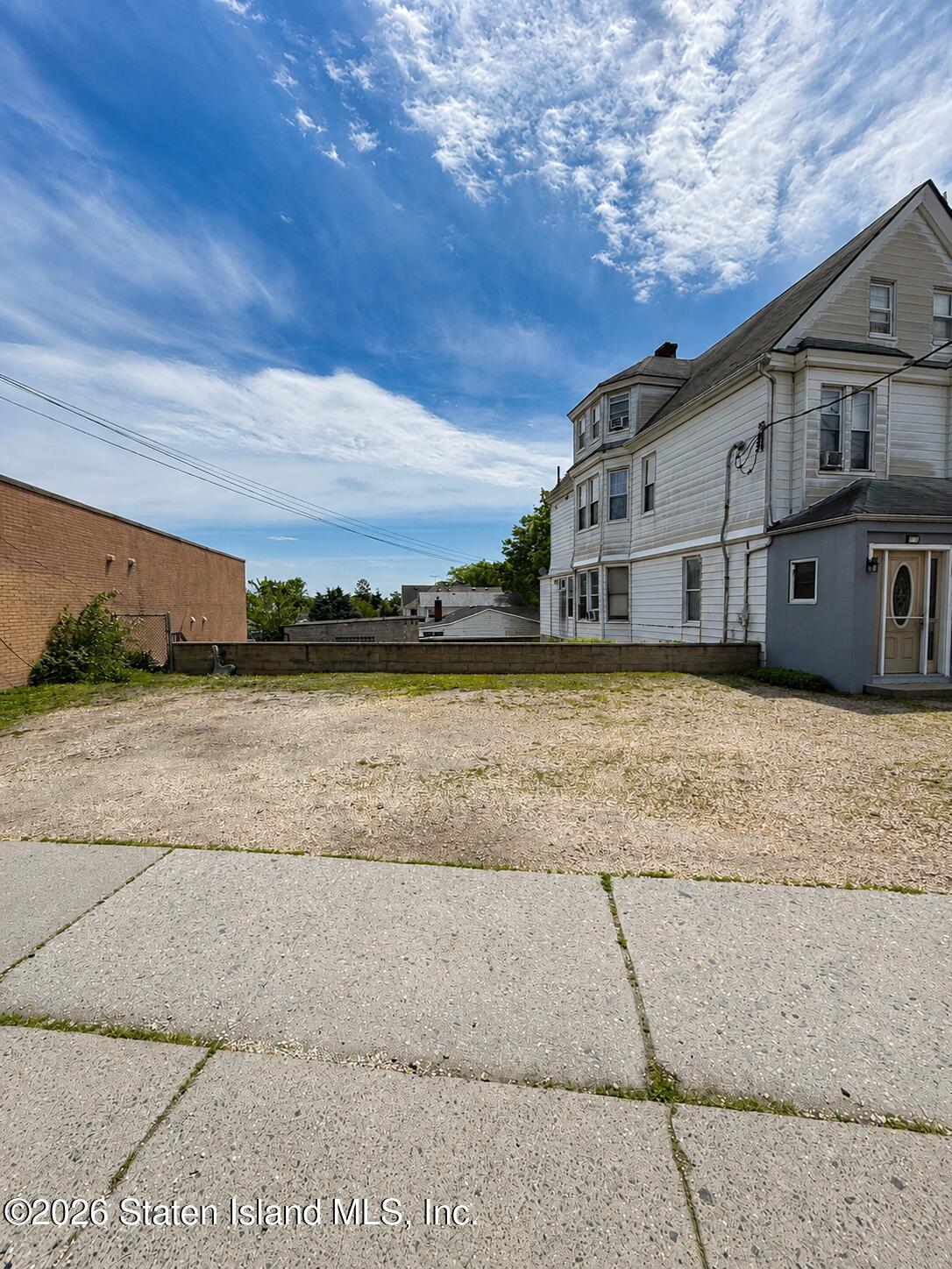 1382 Richmond Road Staten Island, NY 10304 - Photo 2 of 5 6d87a5e9-1027-42f0-b966-b582db1876c1