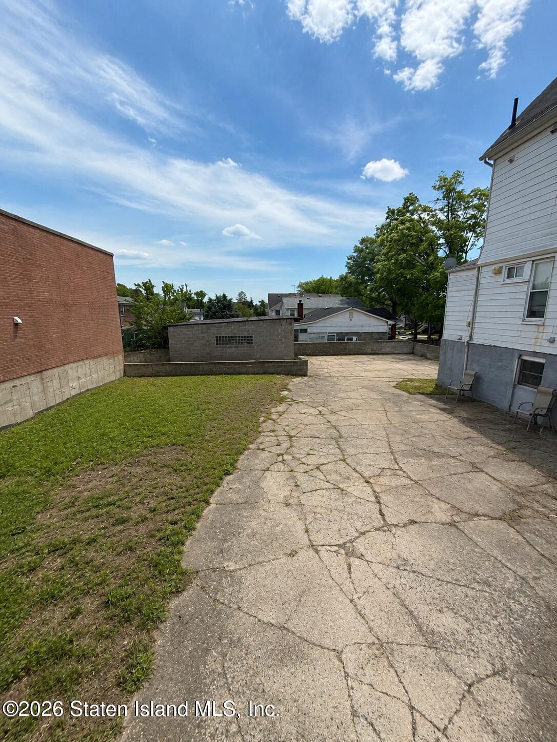 1382 Richmond Road Staten Island, NY 10304 - Photo 3 of 5 09260cba-48f8-44c2-a6d9-c18f54cae670