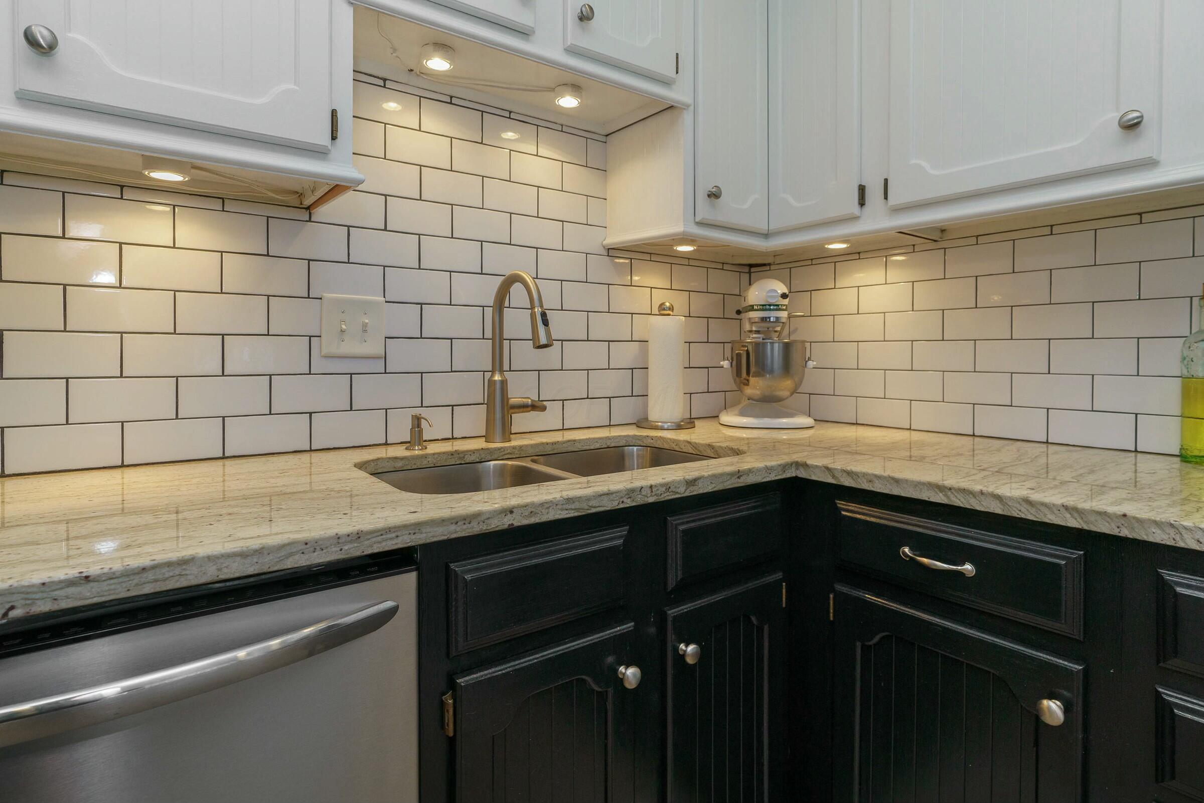 2551 Charing Road, Unit 3 Columbus, OH 43221 - Photo 12 of 37 Kitchen