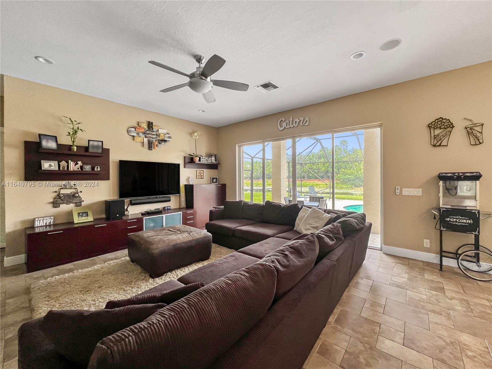340 Mallard Road Weston, FL 33327 - Photo 11 of 44 Gallery Image 11