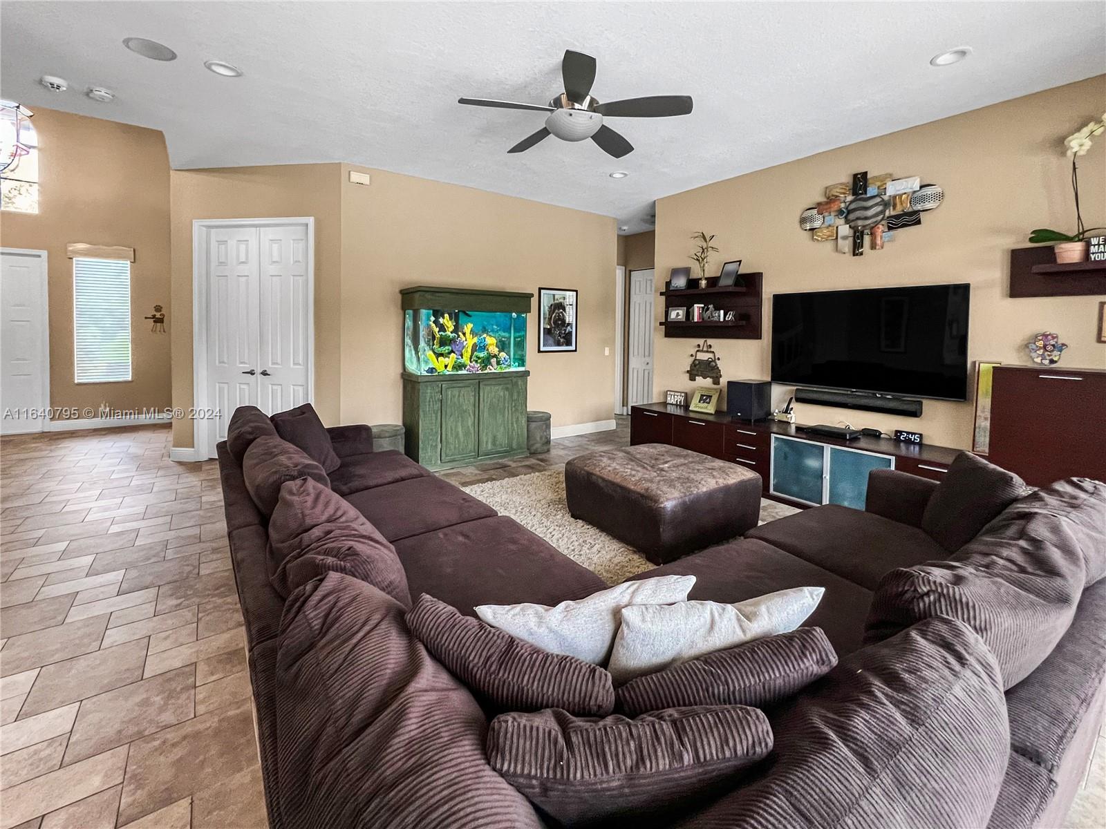340 Mallard Road Weston, FL 33327 - Photo 12 of 44 Gallery Image 12