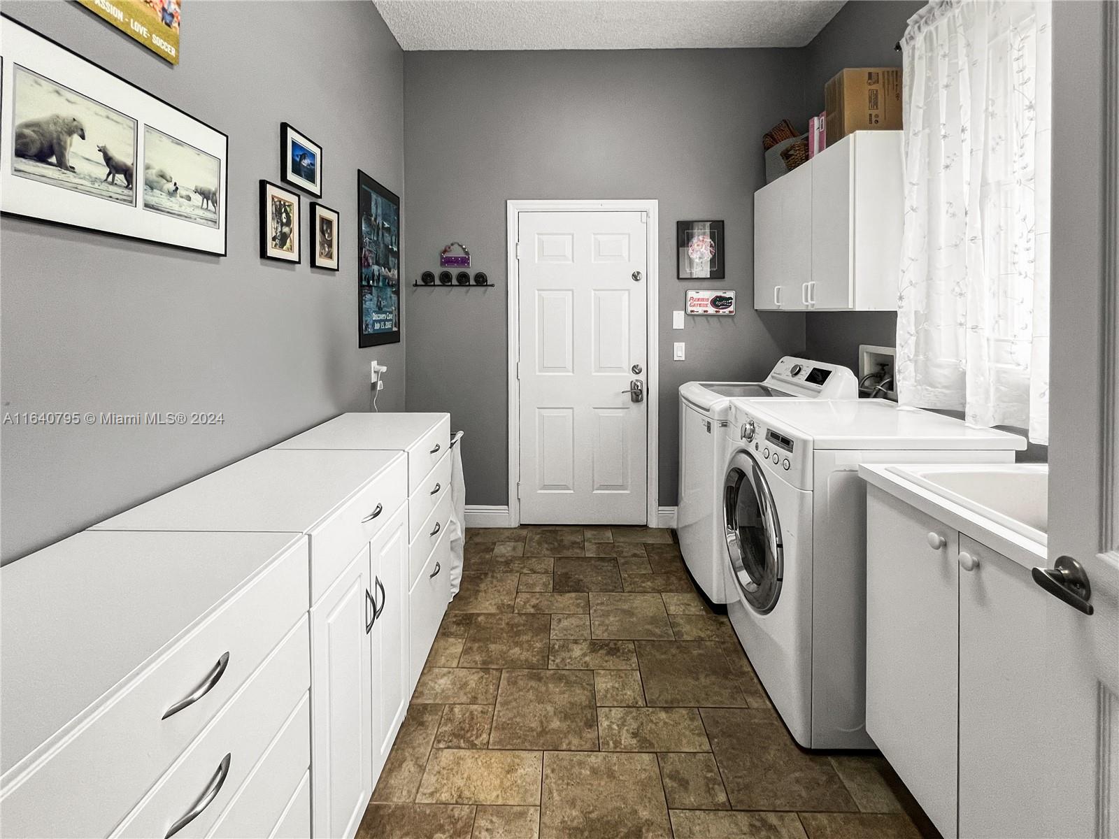 340 Mallard Road Weston, FL 33327 - Photo 14 of 44 Gallery Image 14