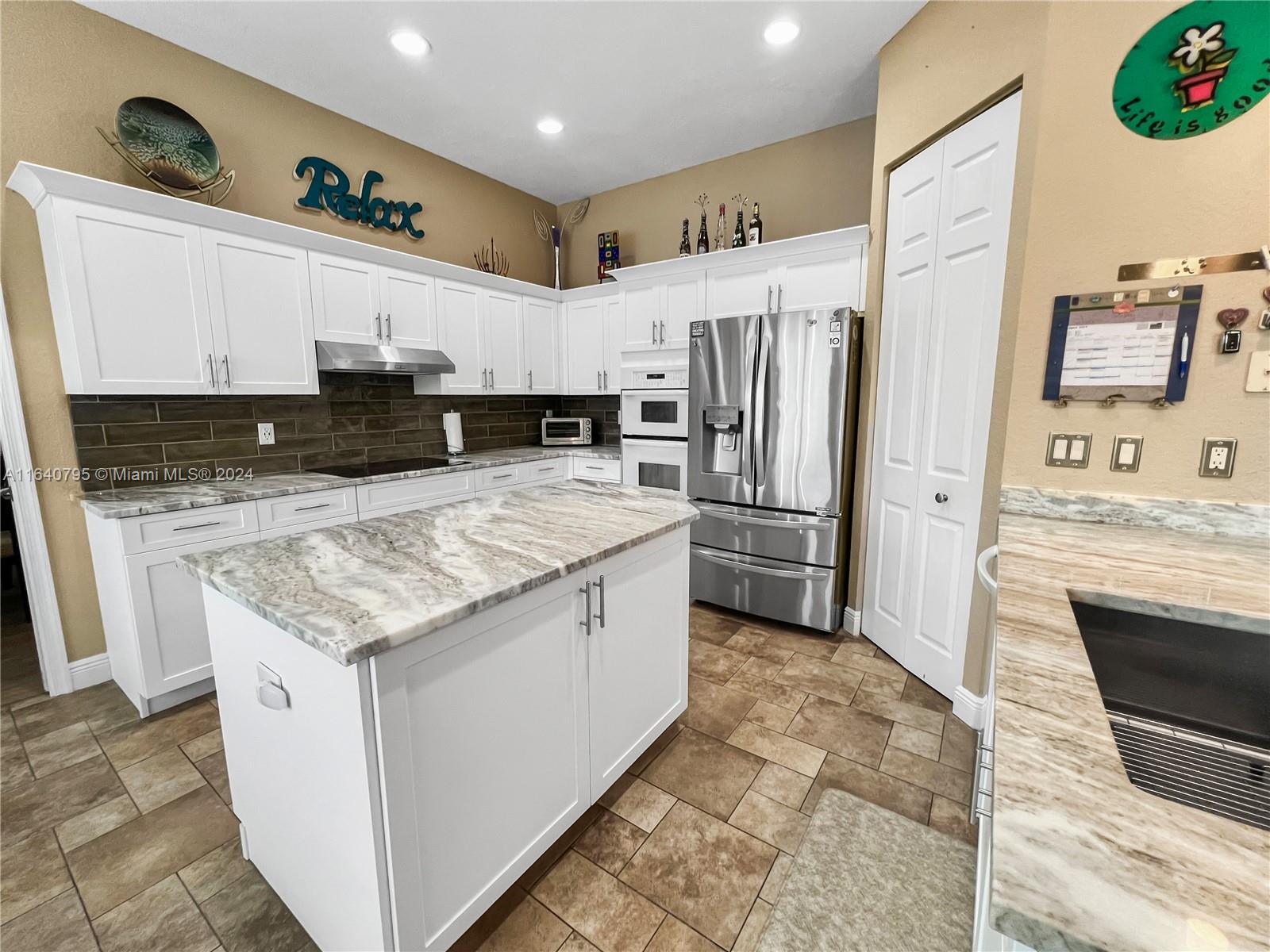 340 Mallard Road Weston, FL 33327 - Photo 7 of 44 Gallery Image 7