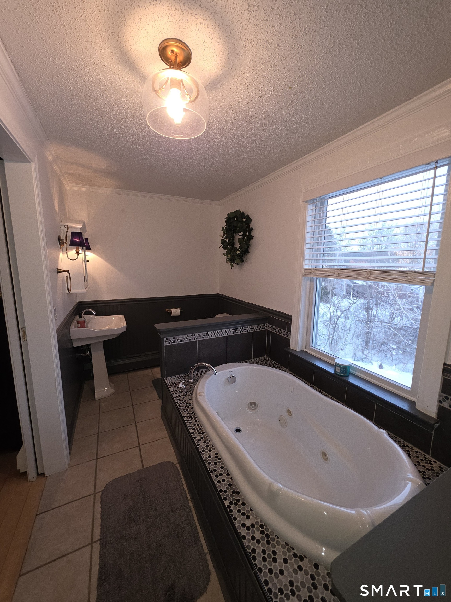 83 Chelsea Court Torrington, CT 06790 - Photo 31 of 39 a bathroom with a bathtub and a window