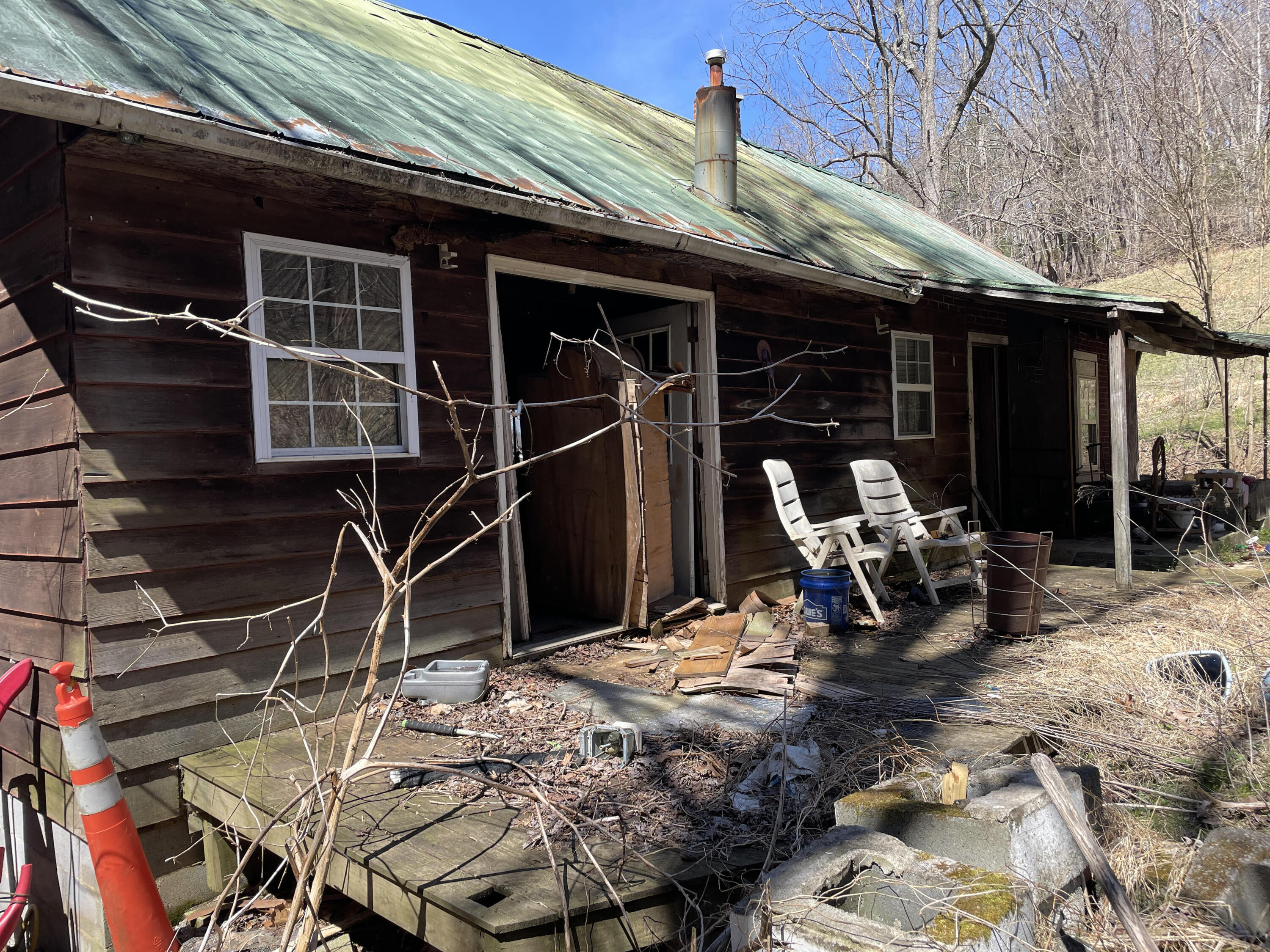 17563 Hobbs Road Bristol, VA 24202 - Photo 3 of 3 Cabin 2