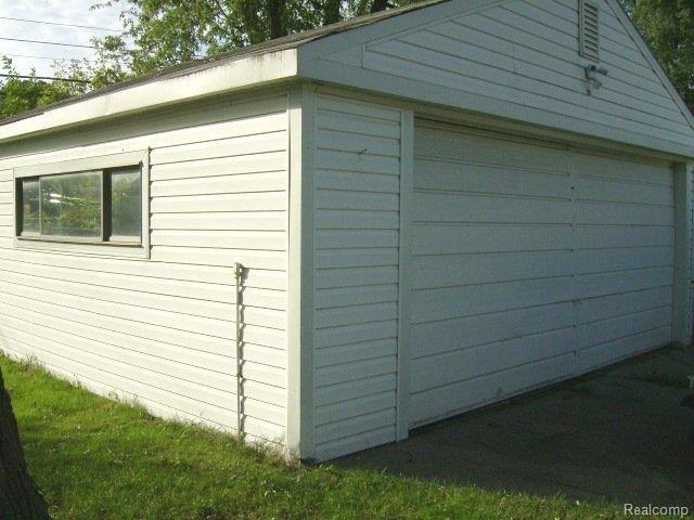 21793 Shakespeare Avenue Eastpointe, MI 48021 - Photo 3 of 4 GARAGE.JPG