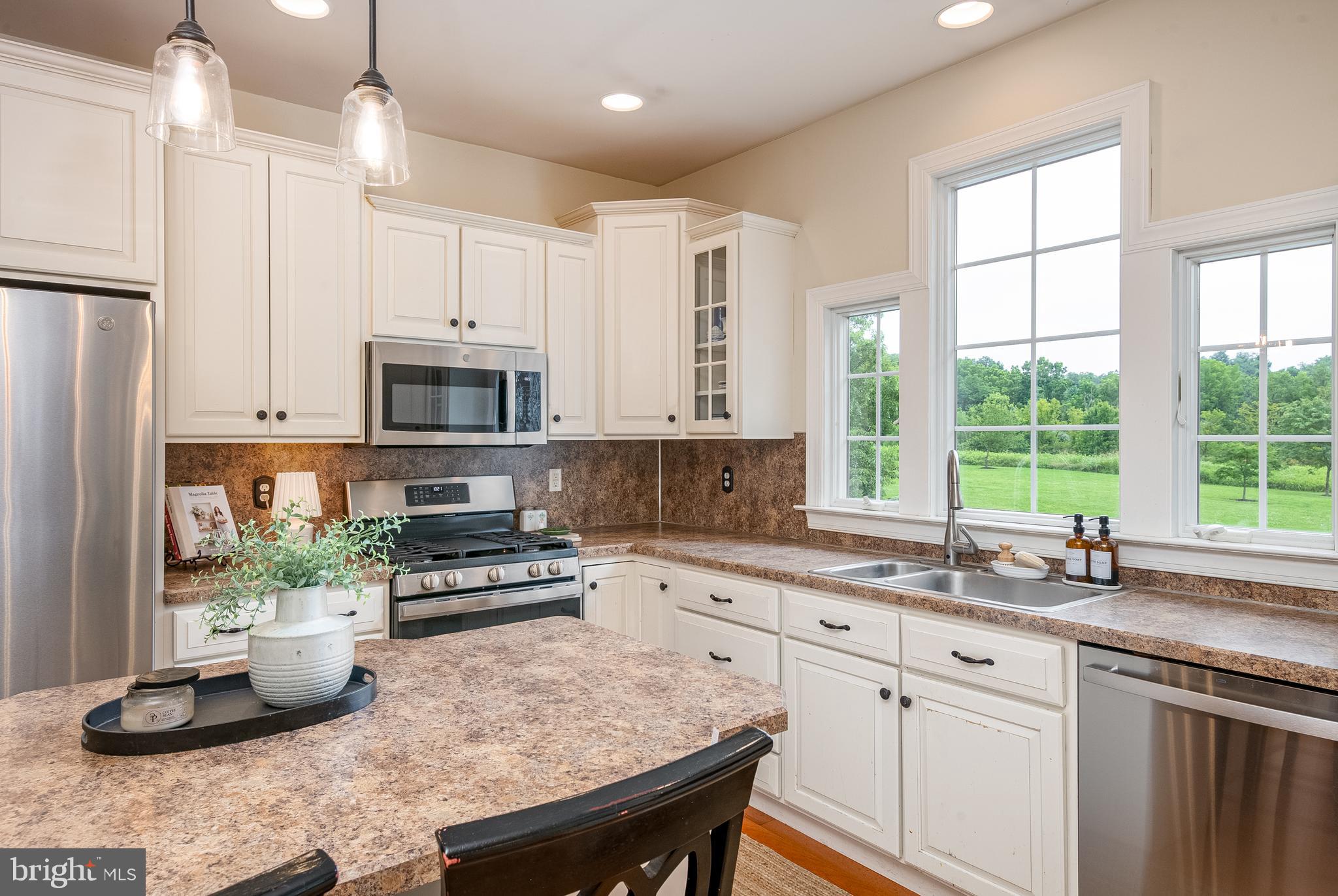 3377 Harwood Lane Sinking Spring, PA 19608 - Photo 8 of 41