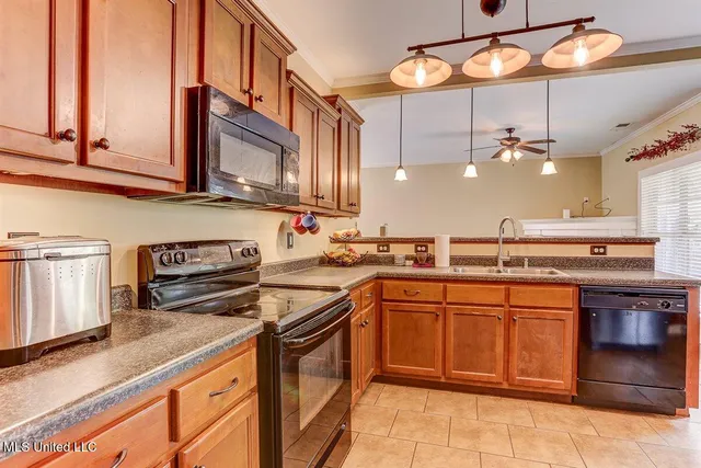 $312,900 | 163 Fairway Trace Drive, Hernando, MS 38632