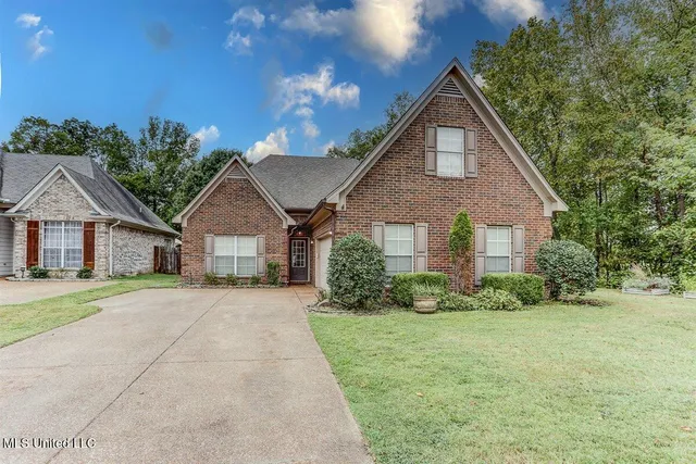 $312,900 | 163 Fairway Trace Drive, Hernando, MS 38632