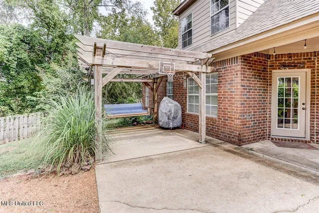 $312,900 | 163 Fairway Trace Drive, Hernando, MS 38632