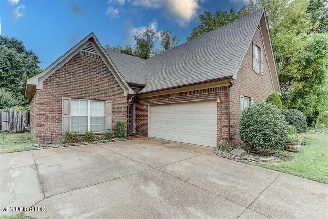 $312,900 | 163 Fairway Trace Drive, Hernando, MS 38632