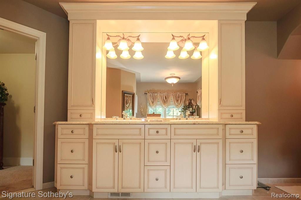 204 Gallogly Road Lake Angelus, MI 48326 - Photo 44 of 85