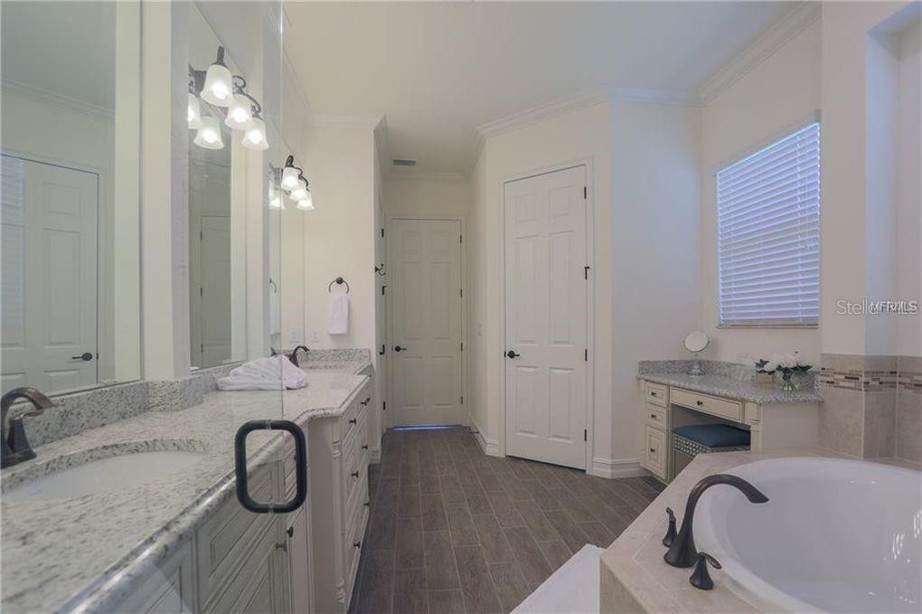 5528 Arnie Loop Lakewood Ranch, FL 34211 - Photo 11 of 49