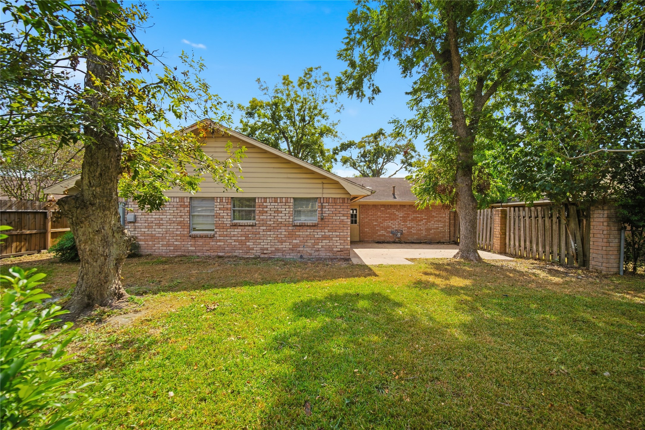 9524 Truscon Drive Houston, TX 77080 - Photo 26 of 30 a front view of a house with a yard and tree