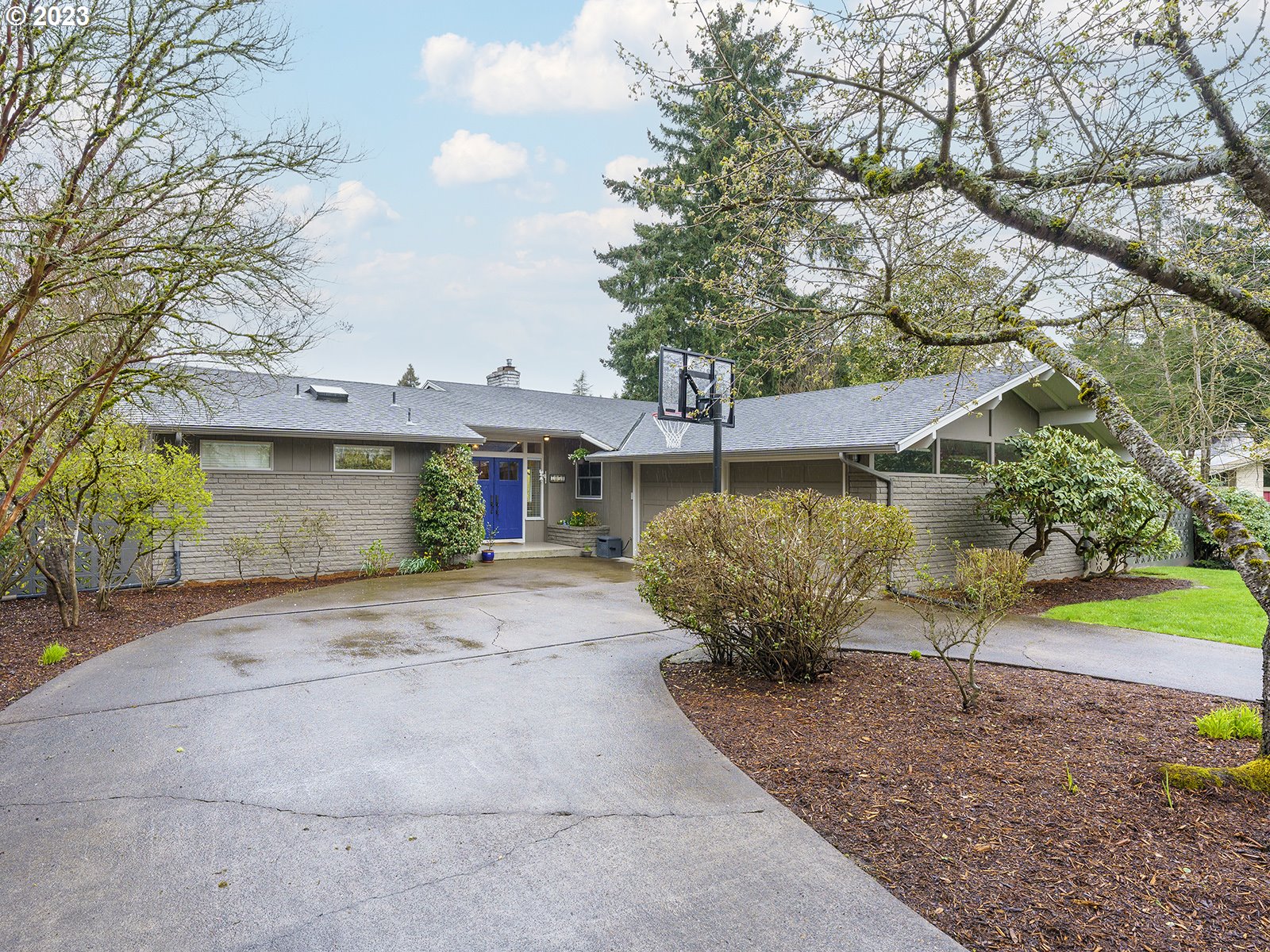 6851 Southwest Raleighwood Way Portland, OR 97225 - Photo 3 of 39 Gallery Image 3