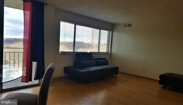 a view of a livingroom with furniture window and outside view