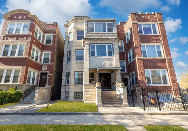 $1,800 | 6112 South St Lawrence Avenue, Unit 2, Chicago, IL 60637