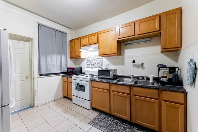 $1,800 | 6112 South St Lawrence Avenue, Unit 2, Chicago, IL 60637