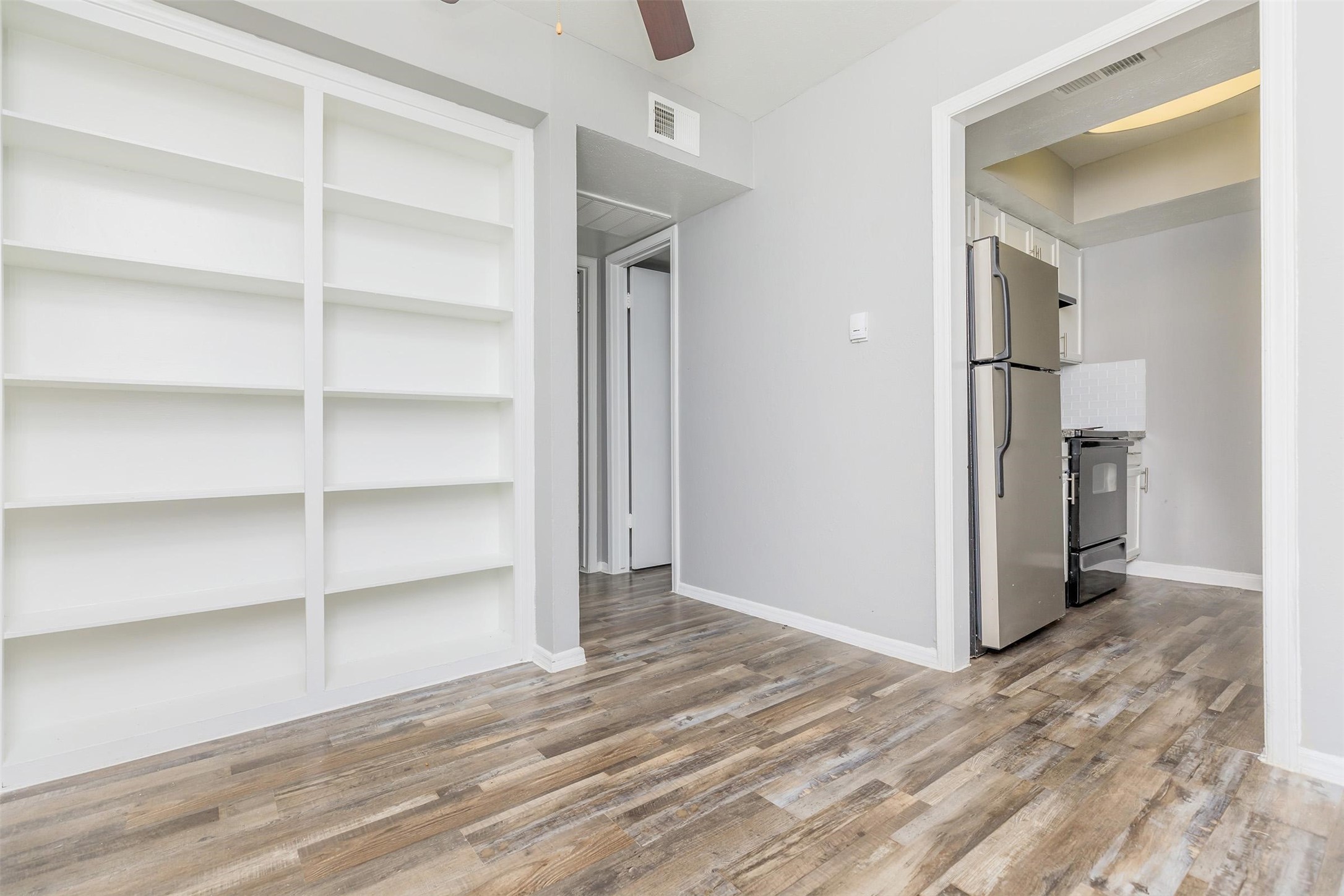 1212 Hampshire Lane, Unit 2091 Richardson, TX 75080 - Photo 16 of 40 a view of wooden floor and closet in a room