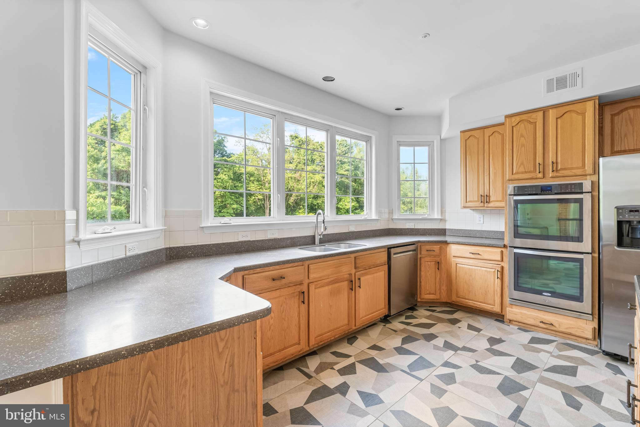 601 James Ridge Road Bowie, MD 20721 - Photo 38 of 77 a kitchen with a stove a sink and a microwave