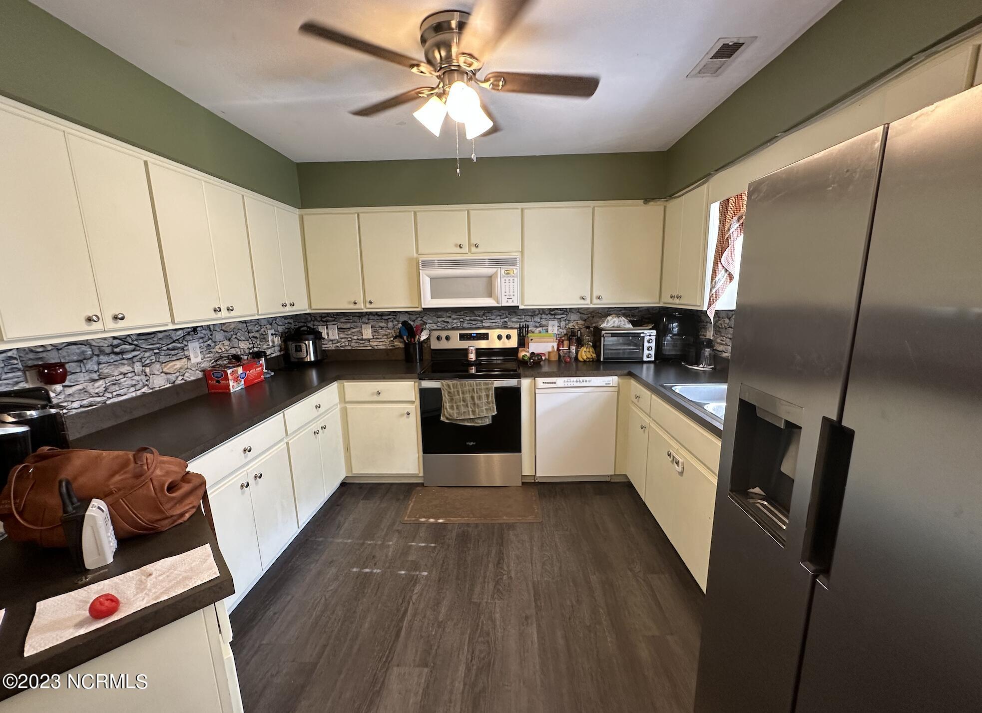 1188 Tebo Road New Bern, NC 28562 - Photo 14 of 23 Kitchen
