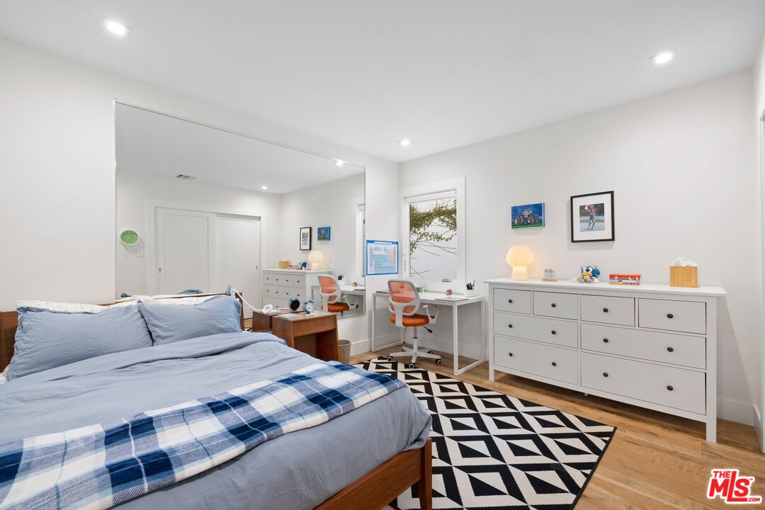 967 Vernon Avenue Venice, CA 90291 - Photo 15 of 22 a bedroom with a bed and a dresser